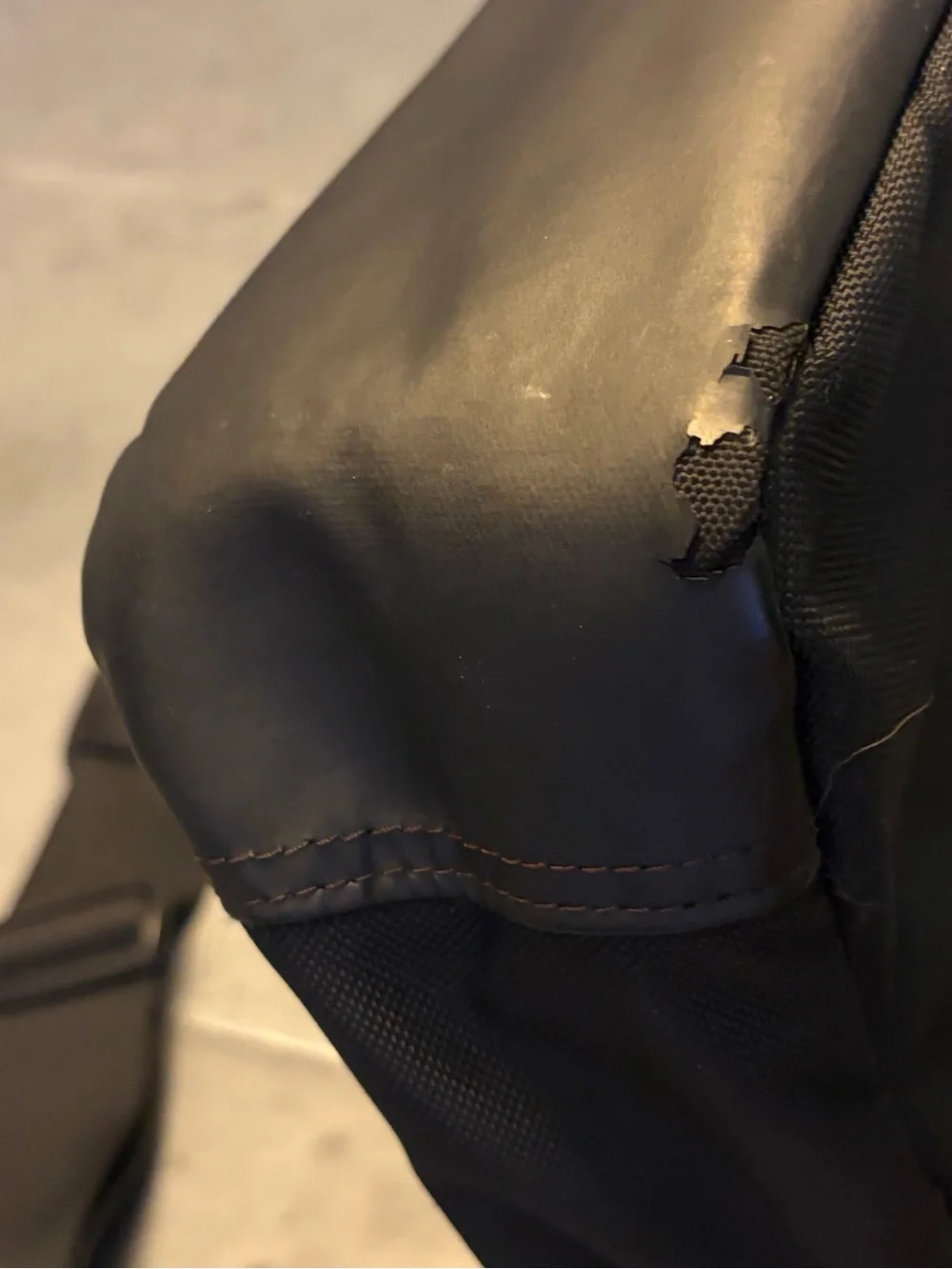 TIMBUK2 Core Briefcase Laptop Messenger Bag Black Used
